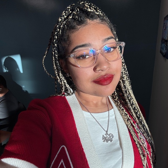 Meet your Posher, Kaci - Picture 3 of 3